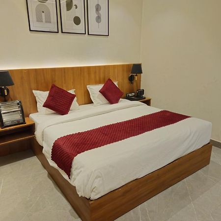 Hotel Royal Orchid Alīgarh エクステリア 写真